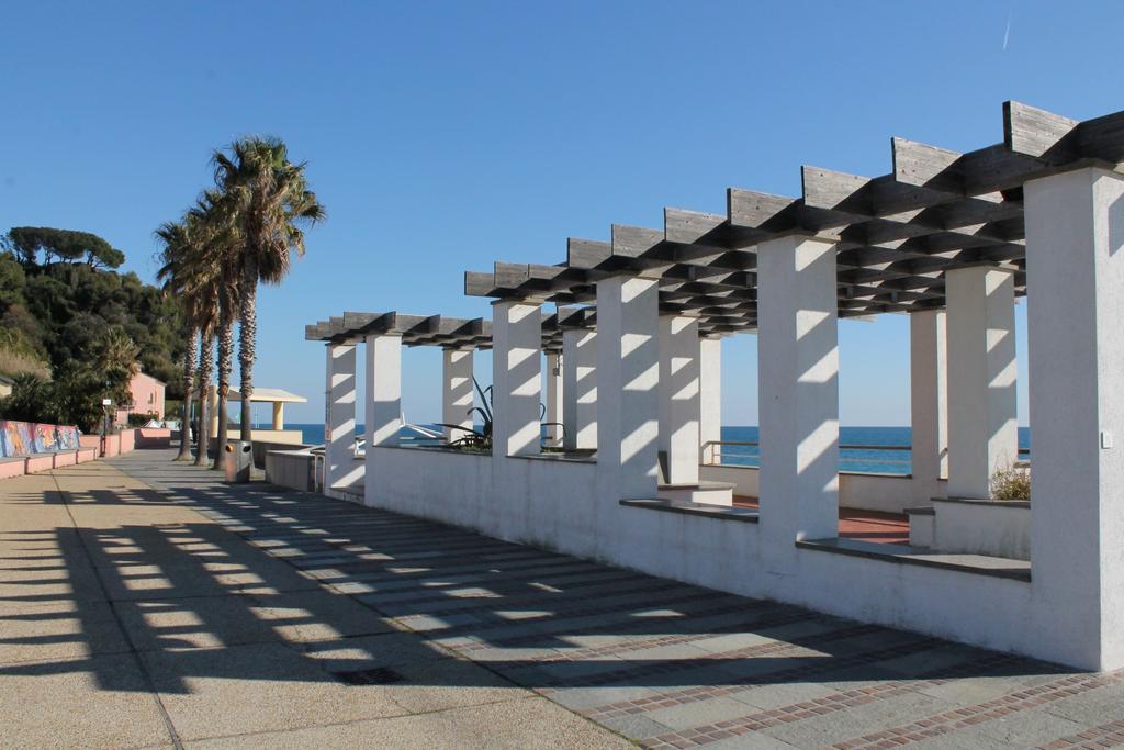 House Betty By Holiday World Albisola Superiore Exterior foto